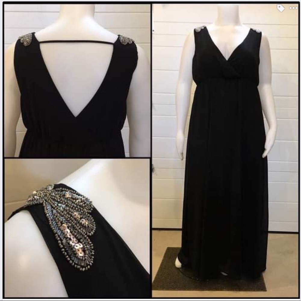 2/$100 VTG Gown 16/18 Fit, Butterfly 🦋 Sequinned Shoulder appliqué